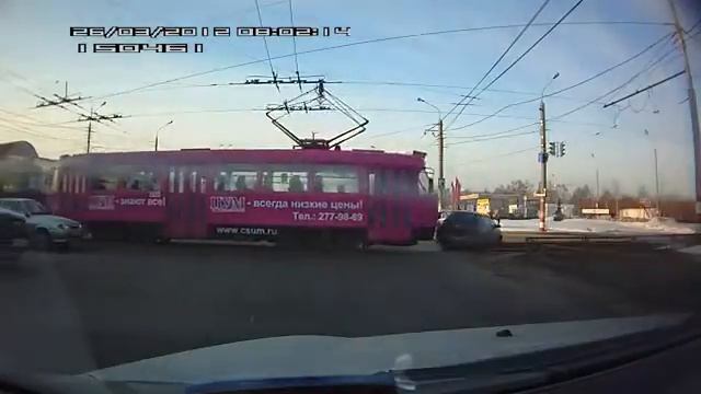 ВАЗ 2112 и трамвай в Нижнем Новгороде VAZ, crunch, and two solid! смотреть онлайн