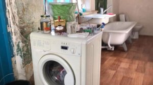 Постелили линолеум, окончательно установили унитаз и ванну можно пользоваться урааааааа