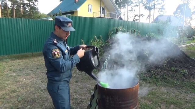 Как правильно сжечь мусор и сухую траву на приусадебном участке смотреть онлайн
