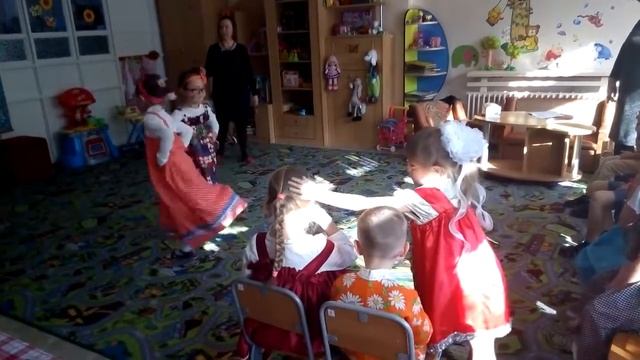 Выступление хореографического кружка народной песни и танца "Млада" смотреть онлайн