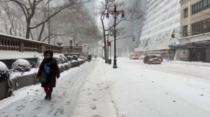 BIG SNOWSTORM HITS NEW YORK CITY【2022 Snow Walk】 _ Midtown _ Central Park ? _  Chinatown