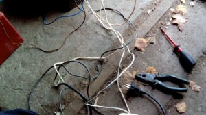 Запуск трехфазного двигателя  в сеть 220В через пусковой и рабочий конденсаторы.