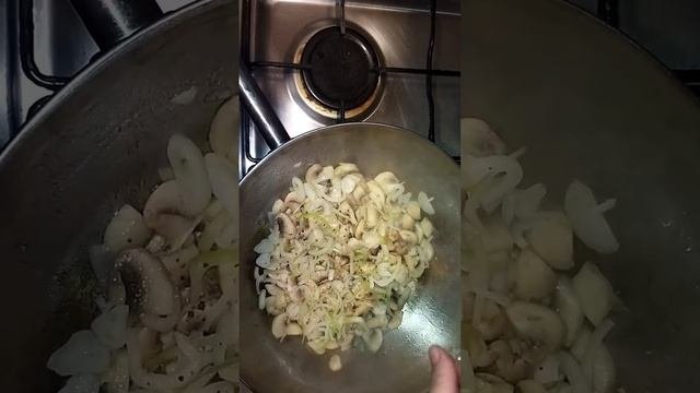 Жареные грибы с луком