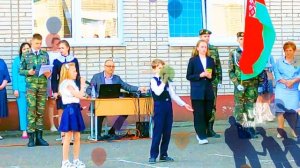 9 ШКОЛА ЛИНЕЙКА ВЫНОС ФЛАГА