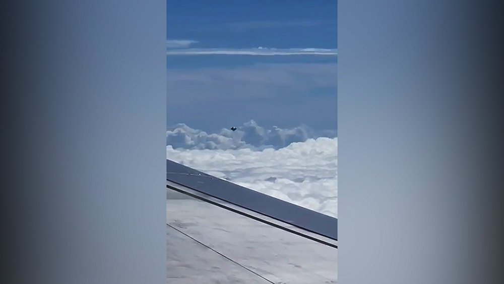 Пассажиры рейса Богота-Саленто сняли на видео НЛО / События на ТВЦ