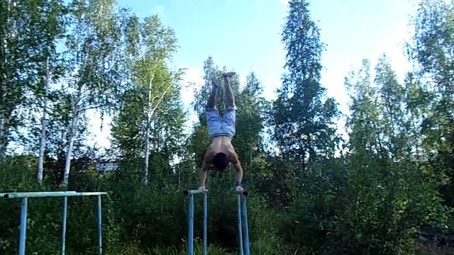 Разворот на брусьях на 180 смотреть онлайн