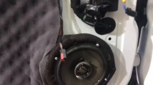 Ford Kuga замена штатной автоакустики. Установка колонок через проставочные кольца и шумка дверей