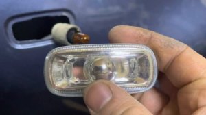 Установка led ламп повторителя поворотника Audi A6 c5