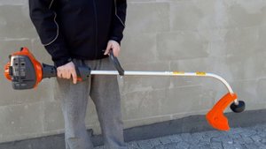 Battery Trimmer Husqvarna 115iL VS Trimmer Husqvarna 122C