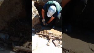 Добыча камня песчаника на карьере