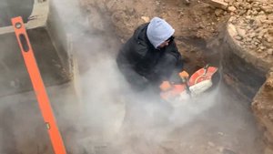Монтируем трубу экскаватором ?