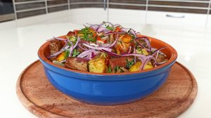 Блюдо Грузинской кухни Оджахури! А если проще, то жареное мясо с картофелем!