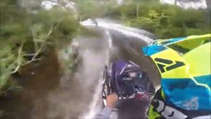 Парень ехал на буране по воде