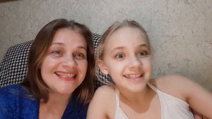 Песенка мамонтёнка. По синему морю к зелёной земле, плыву я на белом своём корабле...