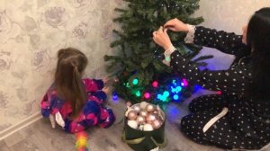 Наряжаем новогоднюю ёлку! Скоро Новый Год!