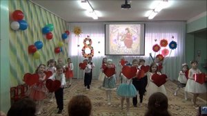 Вход на праздник "Мама, мне на тебя не наглядеться" . Идея композиции  взята с интернета.