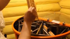 Качаем мёд 2020! Обзор Медогонки Грановского! Сравниваем 2 метода постановки рамок в магазин!