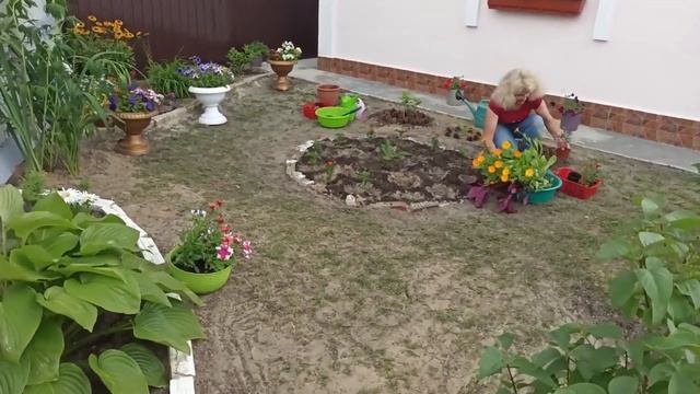 Як зробити міні клумбу своїми руками. Чудова клумба за годину\ Ландшафтний дизайн смотреть онлайн