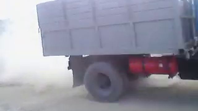 Газ 53 берет подъем в карьере с песком смотреть онлайн