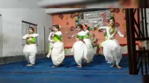 dakche akash..dakche batas...kinnori dance academyr charitra...music..Lopamudra Mirta