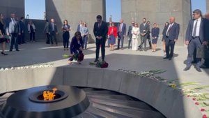 Нэнси Пелоси в Ереване почтила память жертв Геноцида армян