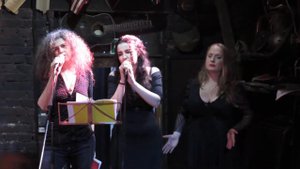 4. ПАРЕНЬ В КЕПКЕ И ЗУБ ЗОЛОТОЙ