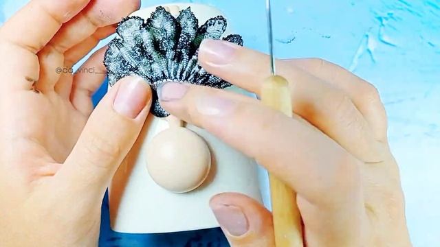 Девочка из полимерной глины | как слепить куколку на чашке
