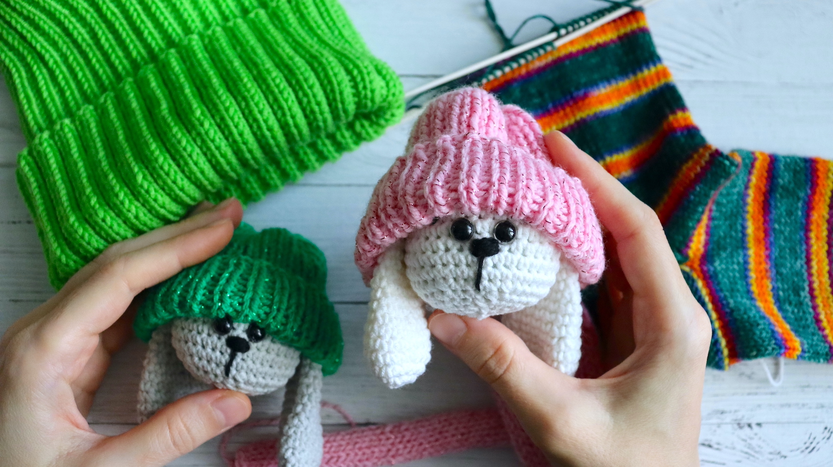 Стараюсь все успевать. Вяжу носки, шапку, зайцев смотреть онлайн