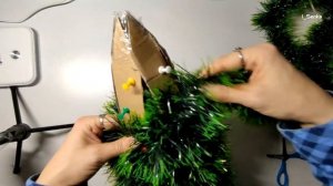 Новогодняя елка из картона и мишуры своими руками