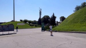 Родина мать КИЕВ сегодня. УСТАНОВИЛИ￼ тризуб место советского герба! ￼