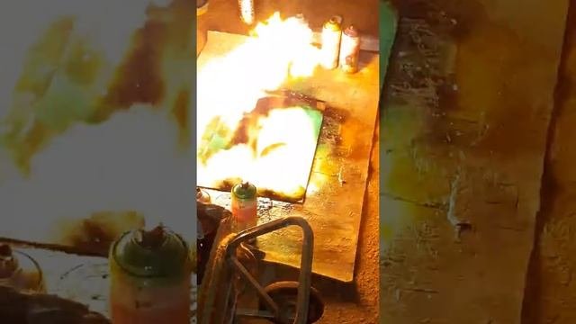 Уличный  художник!  Сделал красивую картину с помощью балончиков!