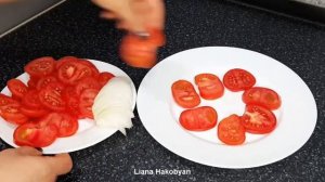 САЛАТ ИЗ ПОМИДОРОВ С СОЕВЫМ СОУСОМ - Պոմիդորով և սոյայի թանձրուկով աղցան