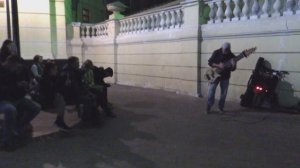 Василий Чернов. 12 струнный бас. Гитара Уорра. Москва, Уличный музыкант. 2019