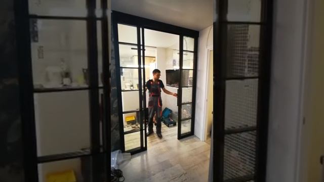 Перегородка с раздвижными дверями для зонирования кухни смотреть онлайн