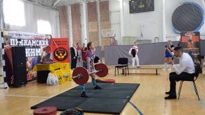 Абсолютный чемпион в многоповторной становой тяге