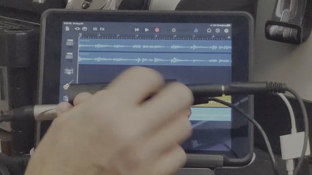 iRig HD 2 Demo | Recording into GarageBand смотреть онлайн