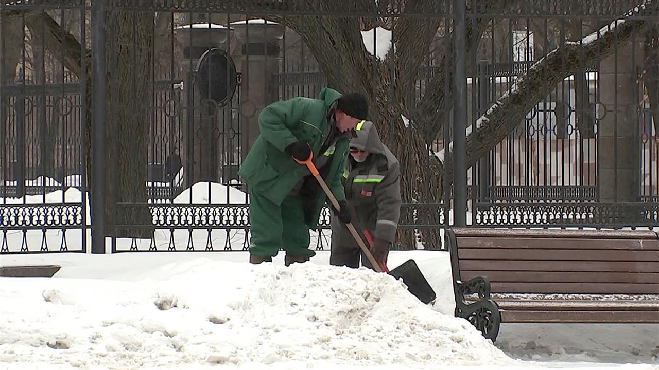 В Москве объявлен "оранжевый" уровень погодной опасности из-за ледяного дождя