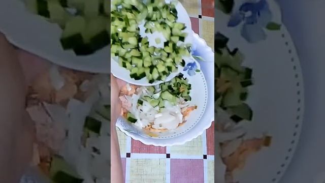 Как приготовить салат с печенью трески и консервированным лососем