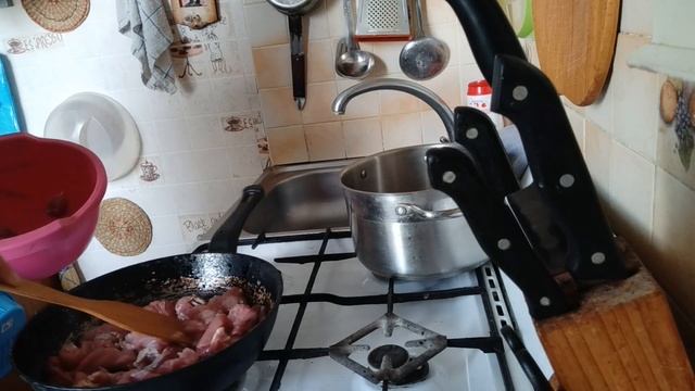 ПОДЛИВКА ИЗ СВИНИНЫ К ГРЕЧКЕ #ВКУСНО смотреть онлайн