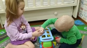 В каком возрасте ребёнок собирает сортер, игры, сортер, крутая игрушка, игры с годика