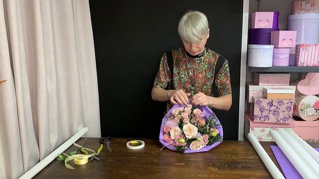 КАК ЛЕГКО И КРАСИВО УПАКОВАТЬ КРУГЛЫЙ БУКЕТ В ТИШЬЮ И КРАФТ