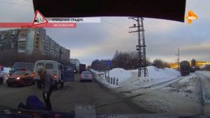 Ворона на автомобильном дворнике!!!Водить по русски 175 выпуск