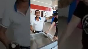 Драка в магазине вырубил цыгана одного удара street fight amazing