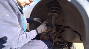 Что делать, если заклинил суппорт? Греются тормозные диски!!! Ремонт суппортов своими руками...