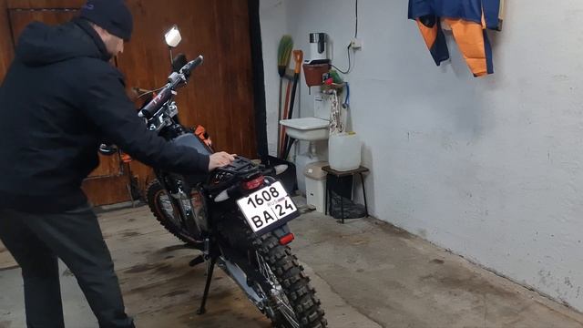 Маневрирование в гараже мотоциклом для новичка. смотреть онлайн