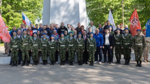 Возложение цветов к мемориалу в городе Осташков