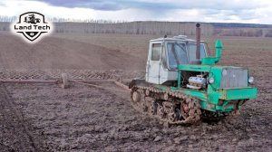 Старый гусеничный трактор Т-150 в отличном состоянии! Закрытие влаги поперек борозды!