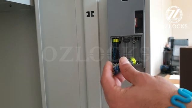 Монтаж электронного замка на металлический шкафчик