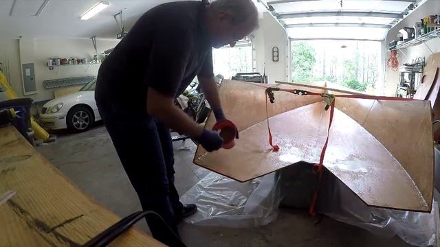 15. Building a Boat (Tango 15)- Epoxying and Stitch Removal смотреть онлайн