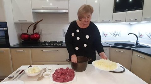 Говядина в собственном соку с луком